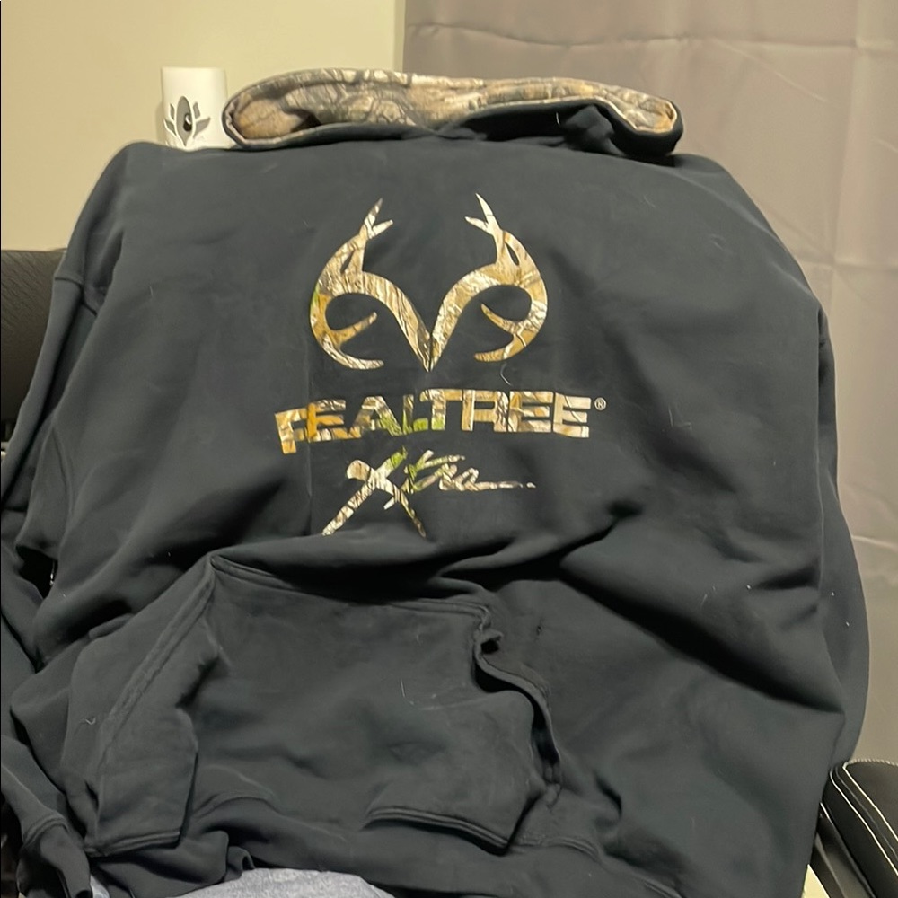 Realtree Men's Black Sweater